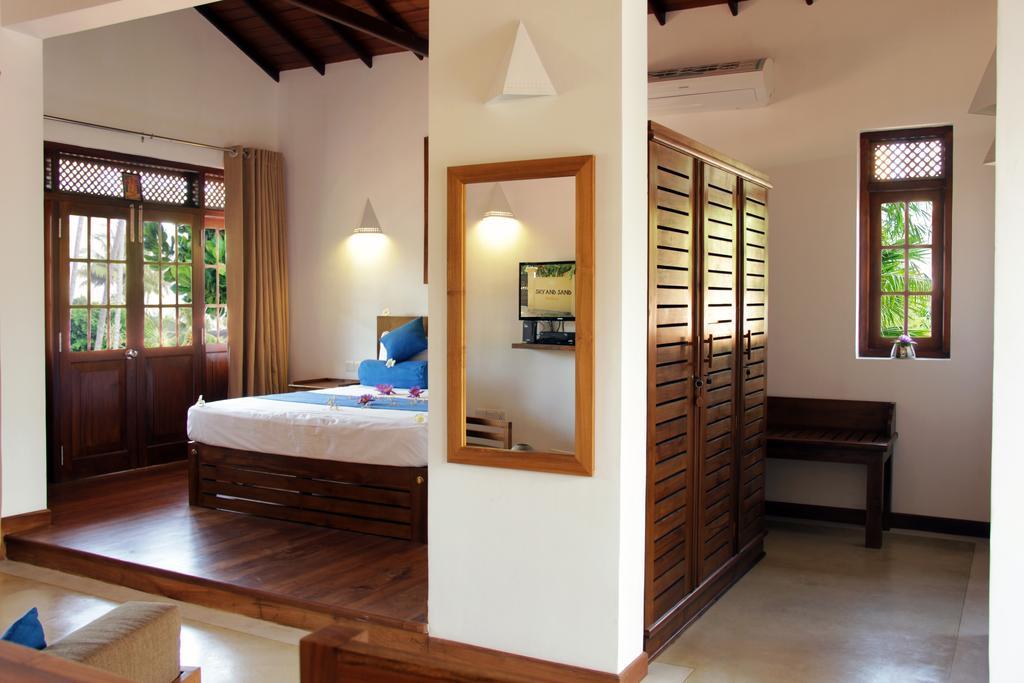Sky And Sand Guesthouse Beruwala Habitación foto